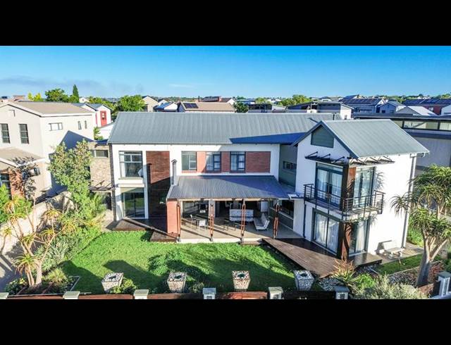 4 BEDROOM HOUSE FOR SALE IN COPPERLEAF ESTATE